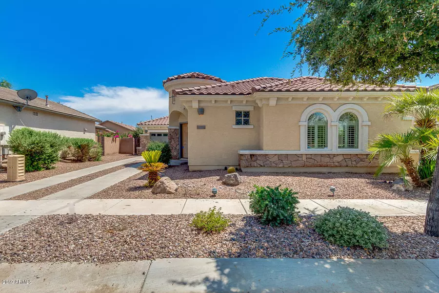 867 E CHERRY HILLS Drive, Chandler, AZ 85249