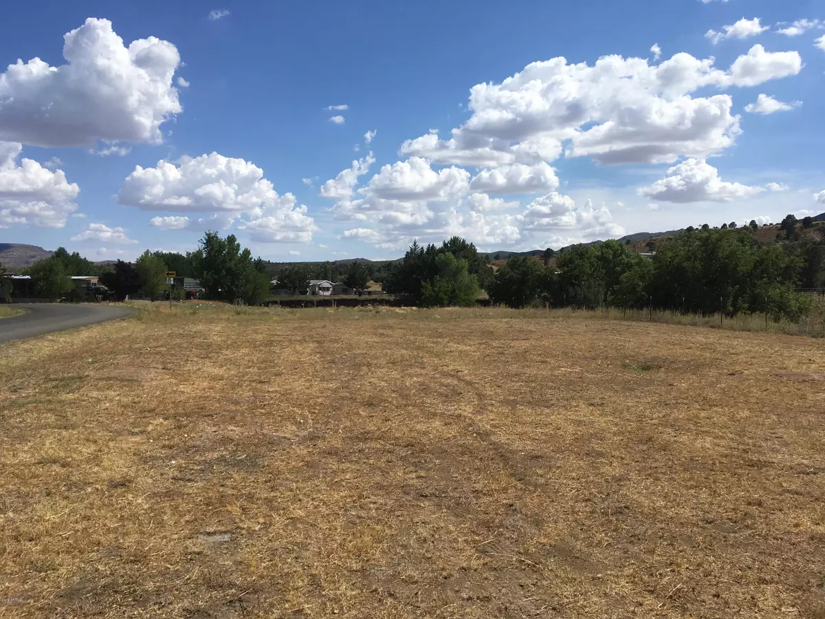 Peeples Valley, AZ 86332,18179 S Pioneer Avenue #-