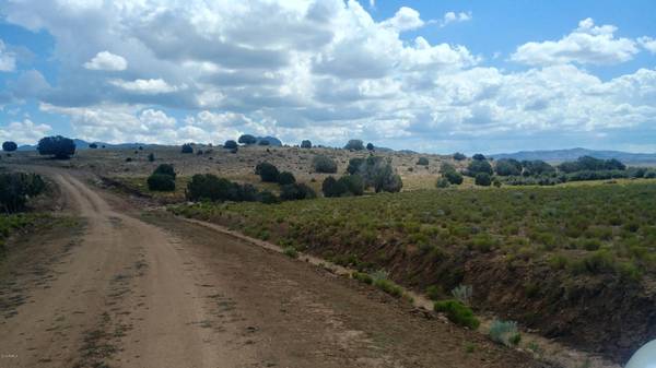 Wikieup, AZ 85360,152 Wagon Bow Trail #152