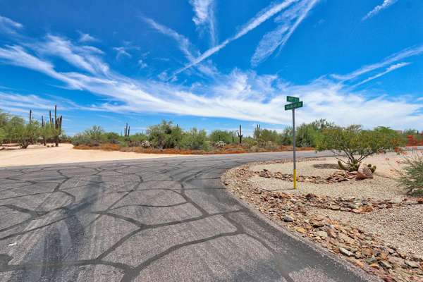 Cave Creek, AZ 85331,60 E WILDCAT Drive #-