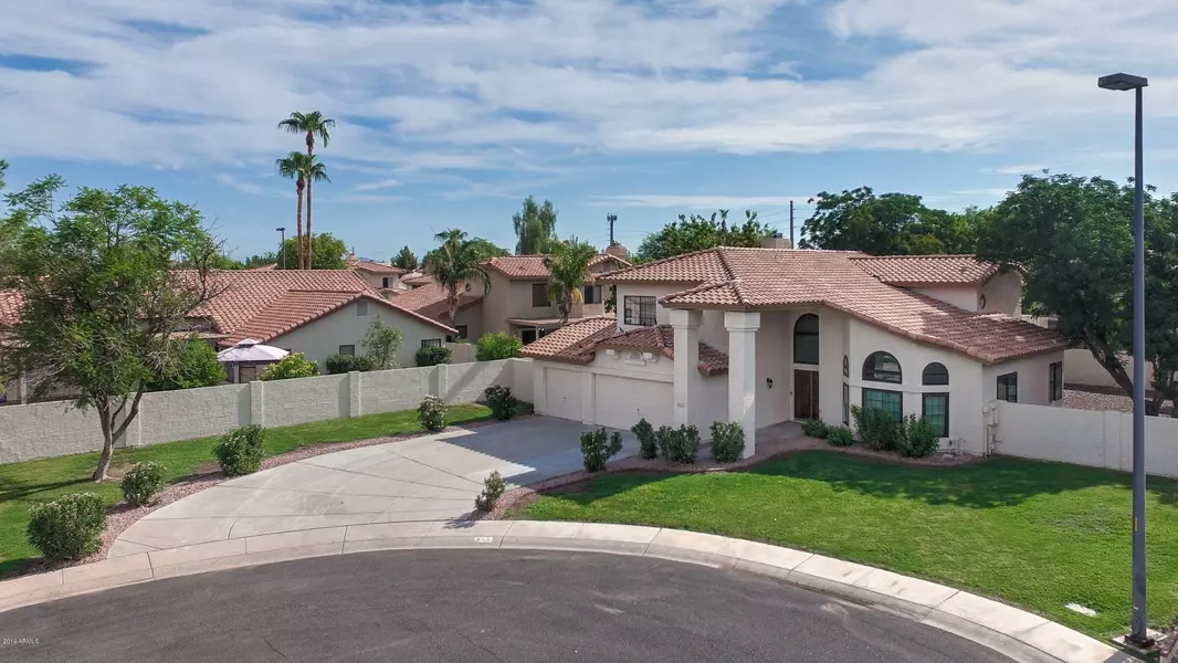 411 S SURFSIDE Drive, Gilbert, AZ 85233