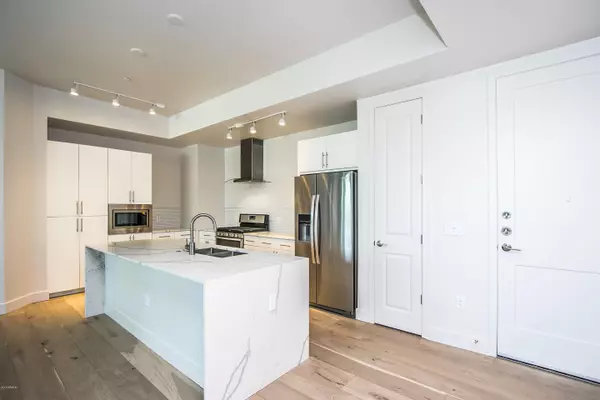 3131 N Central Avenue #5008, Phoenix, AZ 85012