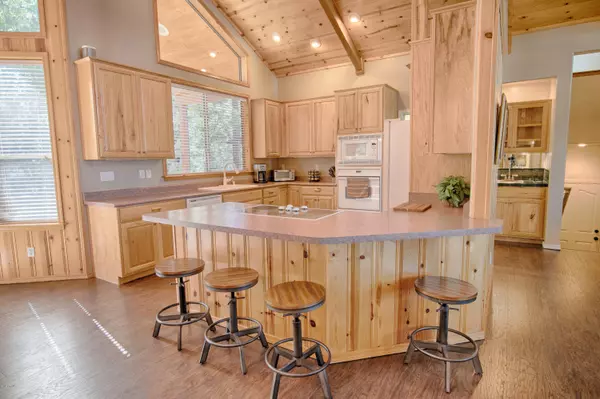 Pinetop, AZ 85929,726 PINE BRANCH Lane