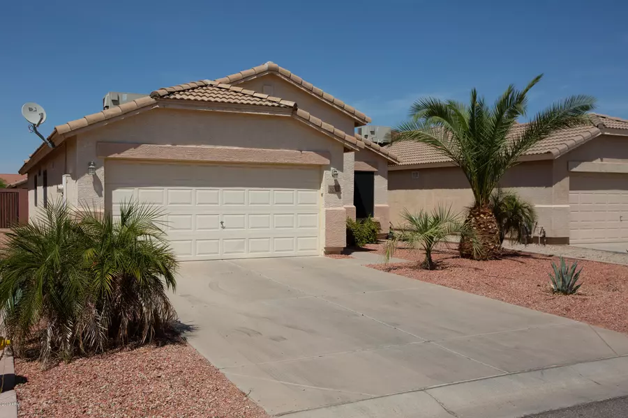 1070 E VERNOA Street, San Tan Valley, AZ 85140