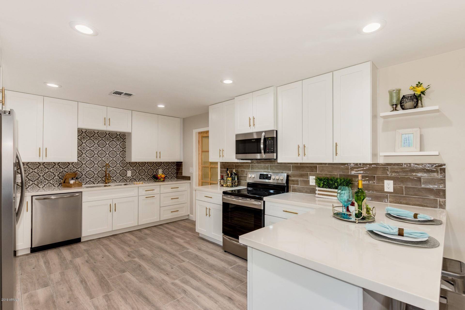 Chandler, AZ 85225,533 W SHANNON Street