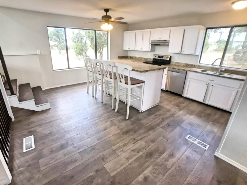 3660 GREEN FOREST Drive, Overgaard, AZ 85933