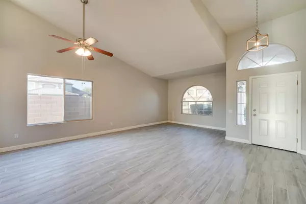 Gilbert, AZ 85234,762 N BOULDER Street