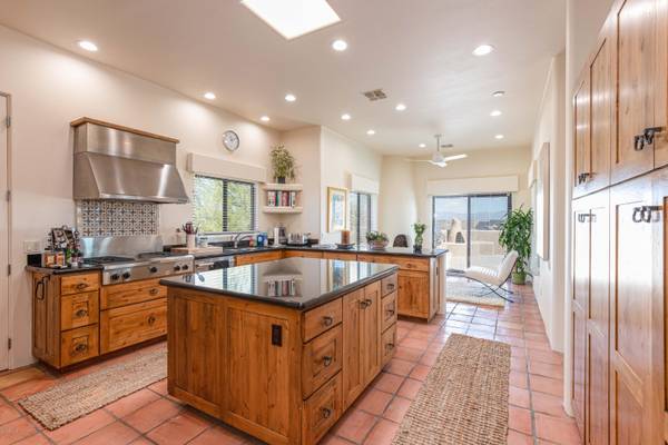 Wickenburg, AZ 85390,2890 W SADDLERIDGE Way