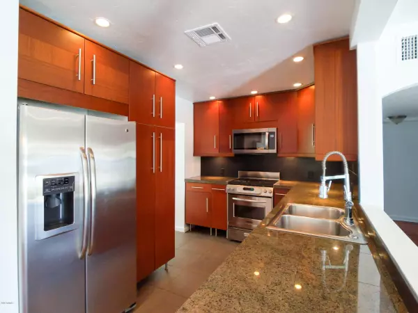 Phoenix, AZ 85012,427 E OREGON Avenue