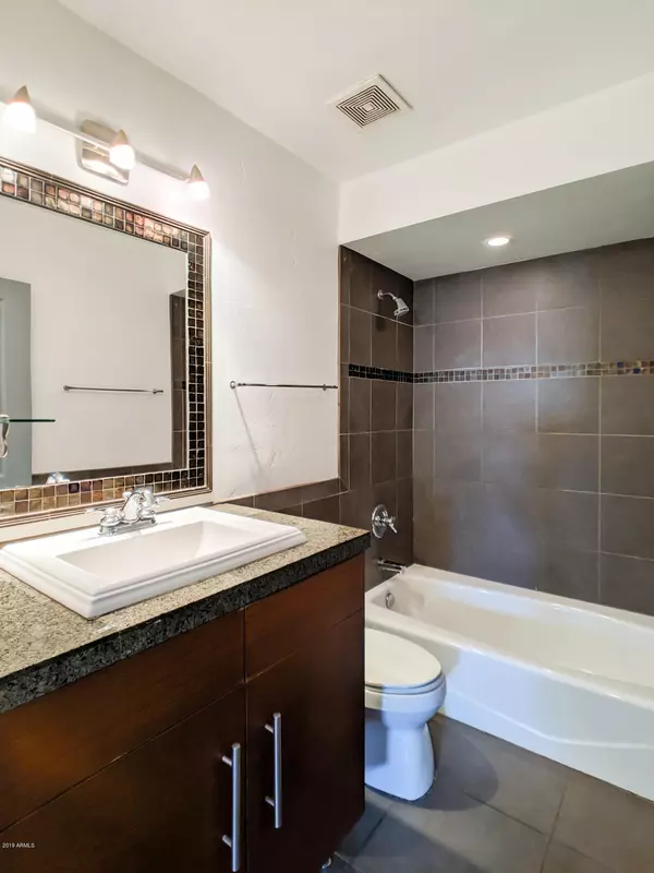 Phoenix, AZ 85012,427 E OREGON Avenue