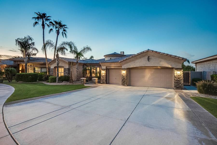 1770 W Glacier Way, Chandler, AZ 85248