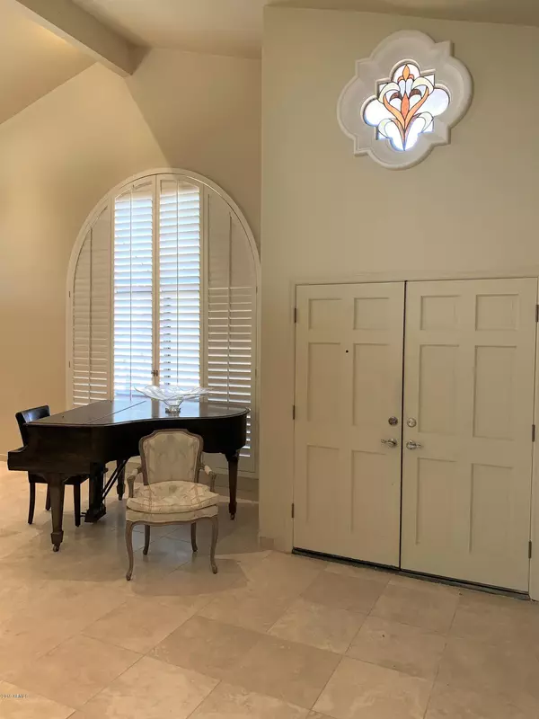 Scottsdale, AZ 85260,8329 E CHARTER OAK Road