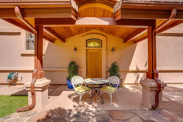 Sedona, AZ 86336,90 APACHE Trail