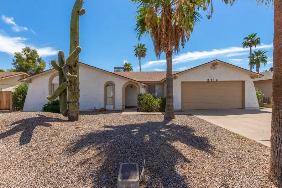 5219 W ROYAL PALM Road, Glendale, AZ 85302