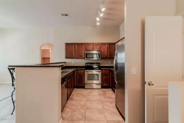 Phoenix, AZ 85024,2725 E MINE CREEK Road #2244