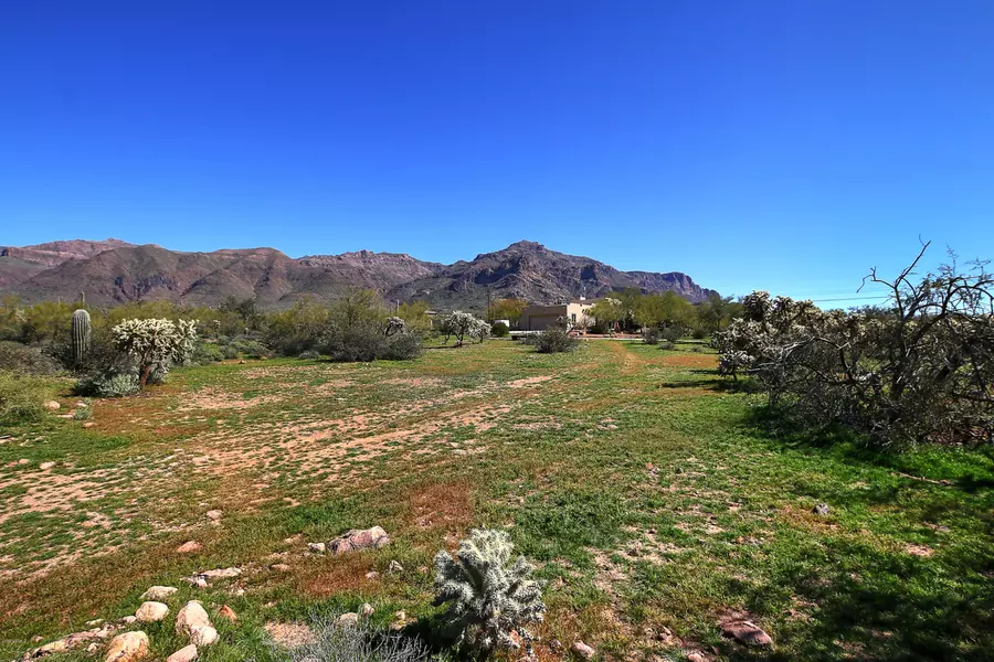 3000 S PRICKLY POINT Drive #18, Gold Canyon, AZ 85118