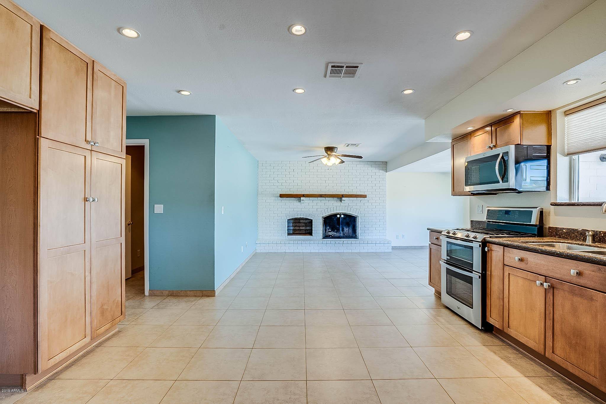 Phoenix, AZ 85023,512 W THUNDERBIRD Road