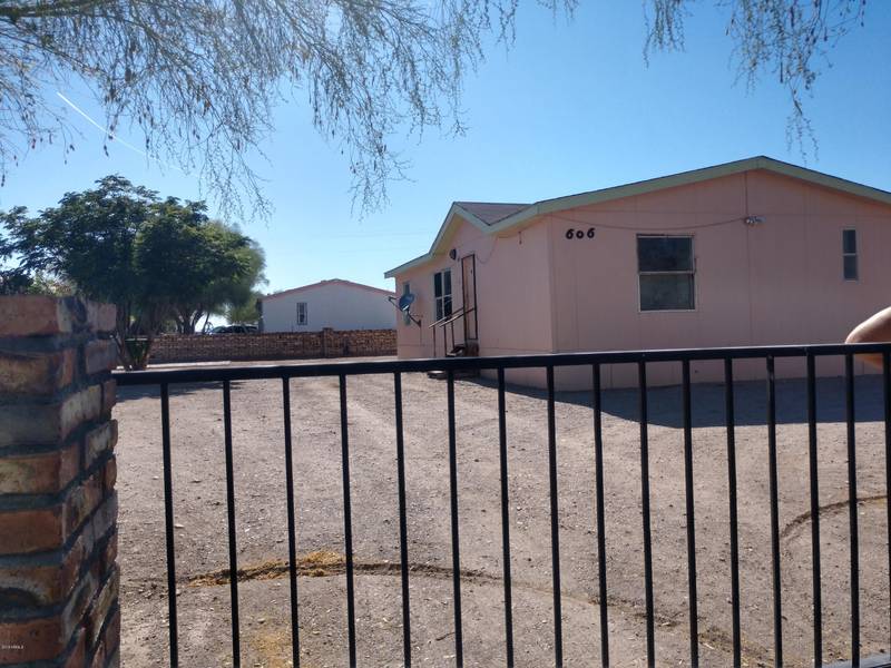 606 S Byrd Lane, Quartzsite, AZ 85346