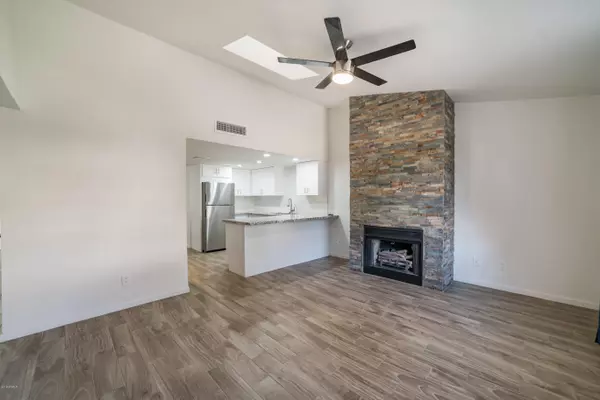 Phoenix, AZ 85027,2020 W UNION HILLS Drive #121