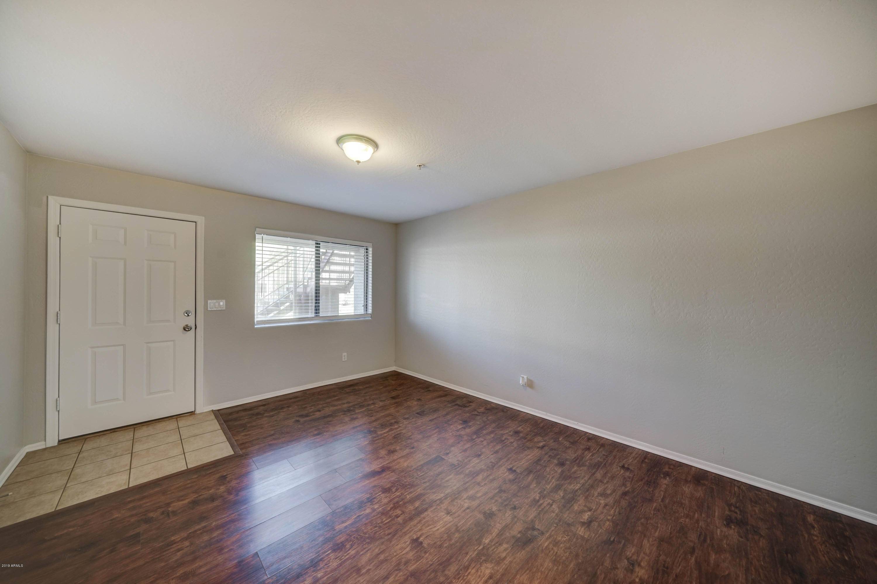 Phoenix, AZ 85018,3301 E Earll Drive #116