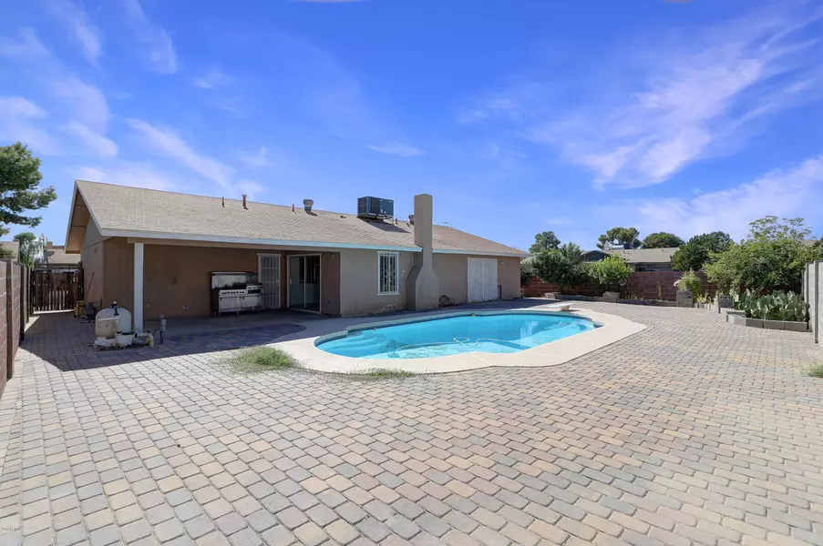 8534 W MITCHELL Drive, Phoenix, AZ 85037