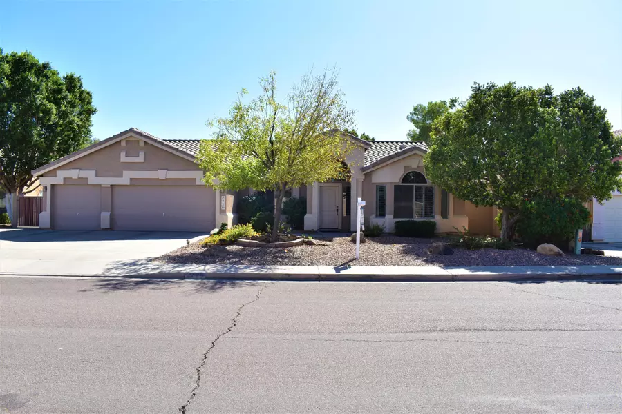 2729 E LYNWOOD Street, Mesa, AZ 85213