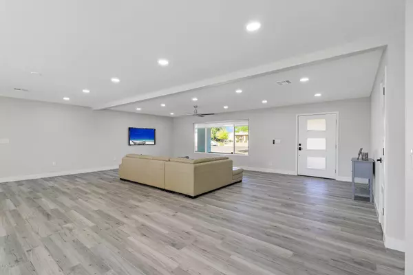 Scottsdale, AZ 85254,6821 E VOLTAIRE Avenue