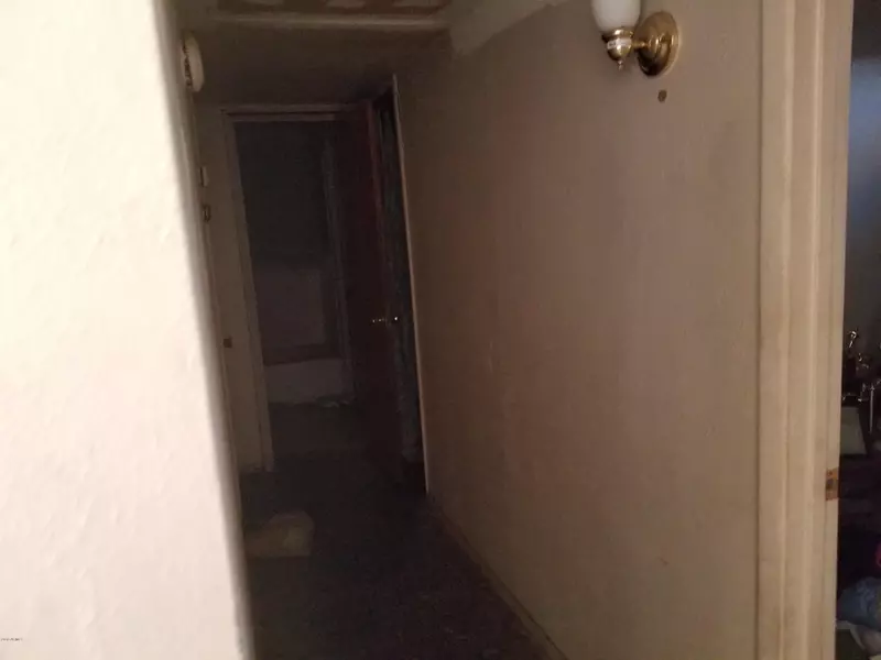 6404 W CLARENDON Avenue, Phoenix, AZ 85033