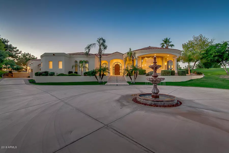 2 E OAKWOOD HILLS Drive, Chandler, AZ 85248