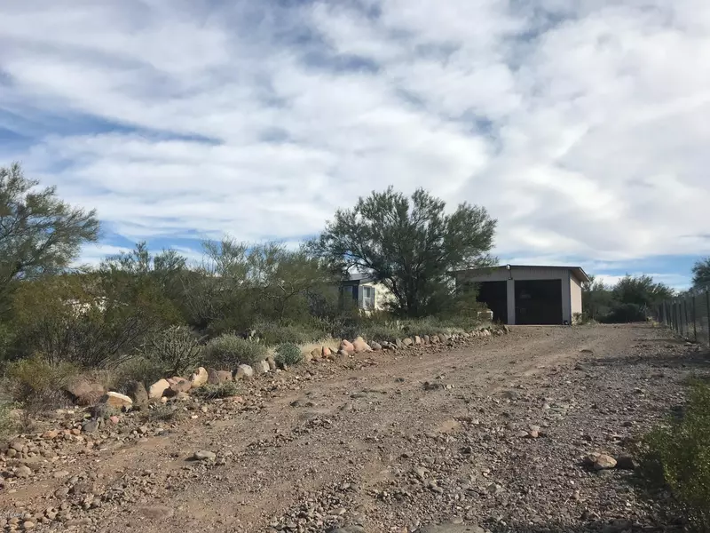 20310 E WAGON WHEEL Circle, Black Canyon City, AZ 85324