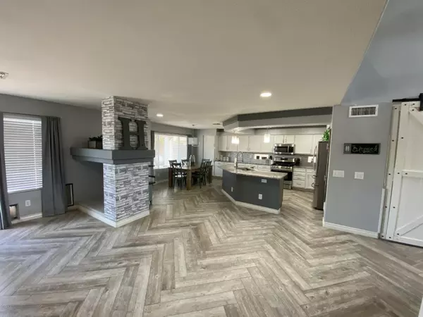 Gilbert, AZ 85296,645 S CARDINAL Street