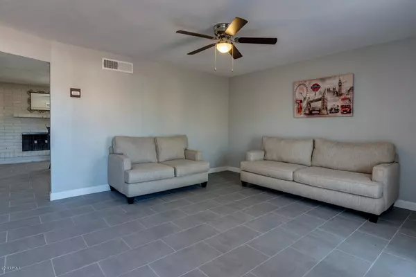 Chandler, AZ 85225,853 W SHANNON Street