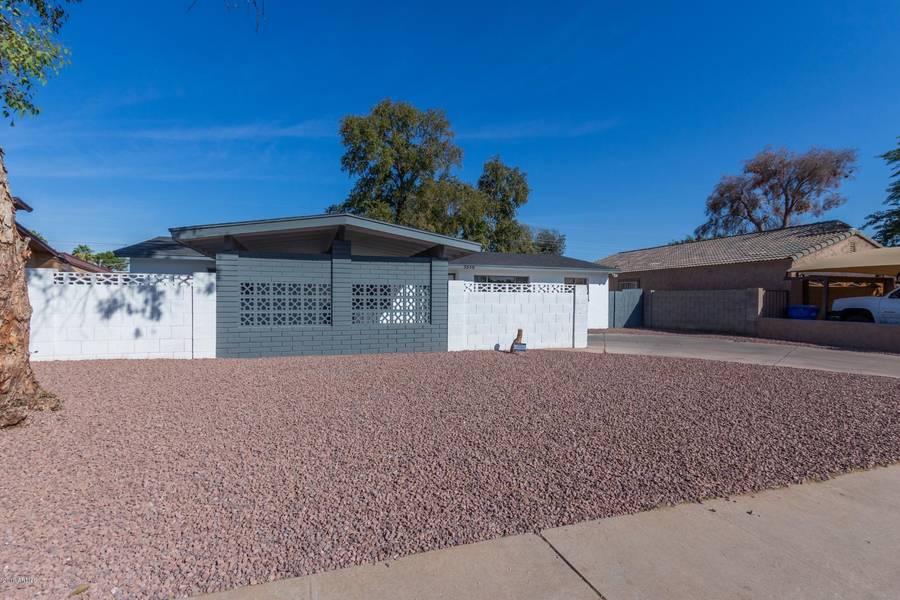 3556 W DENTON Lane, Phoenix, AZ 85019