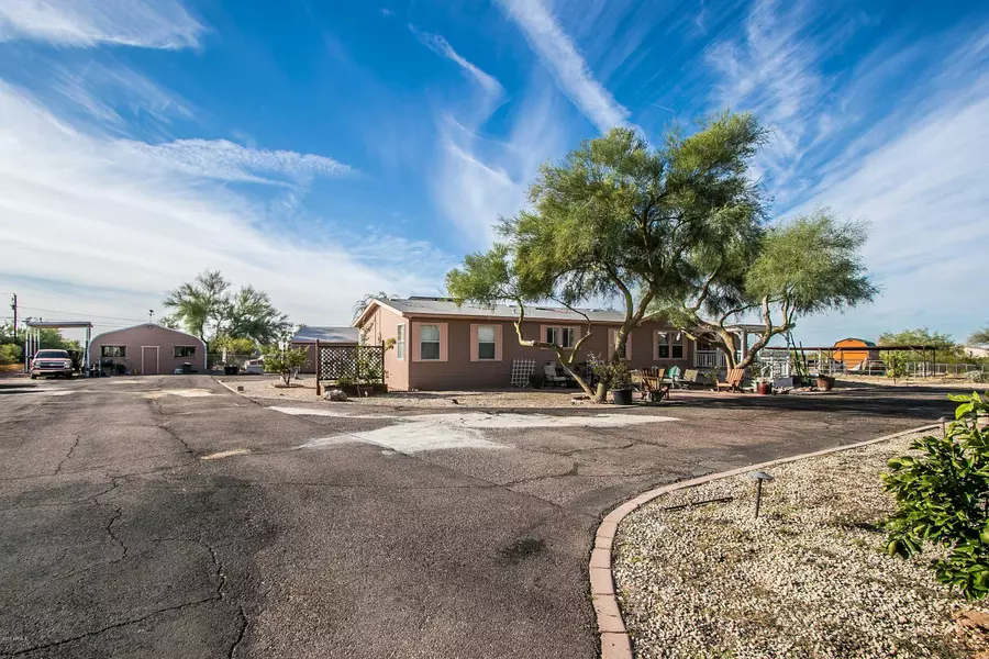 527 W Lost Dutchman Boulevard, Apache Junction, AZ 85120