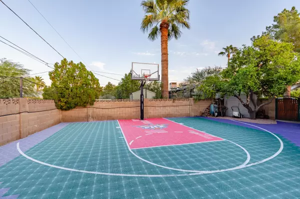 Scottsdale, AZ 85251,8532 E MITCHELL Drive