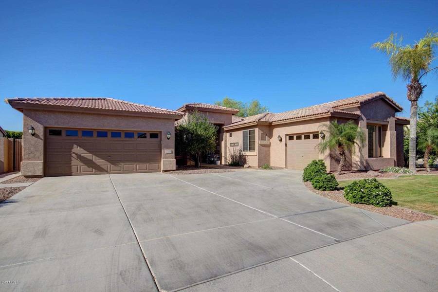 2222 W HAWKEN Way, Chandler, AZ 85286