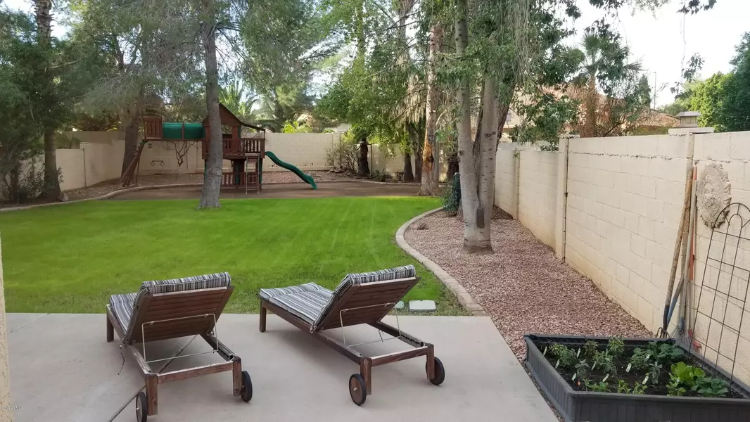 313 E STONEBRIDGE Drive, Gilbert, AZ 85234