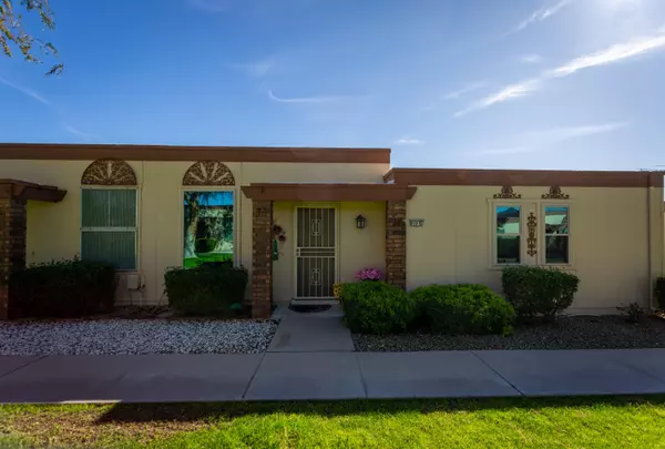 10010 W ROYAL OAK Road #E, Sun City, AZ 85351