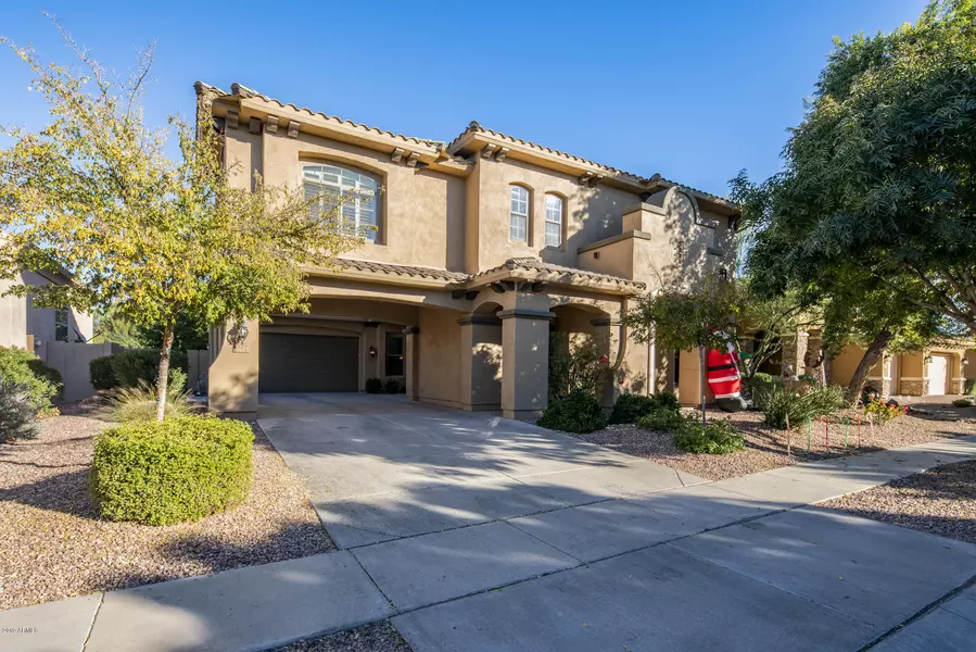 3741 S SKYLINE Drive, Gilbert, AZ 85297