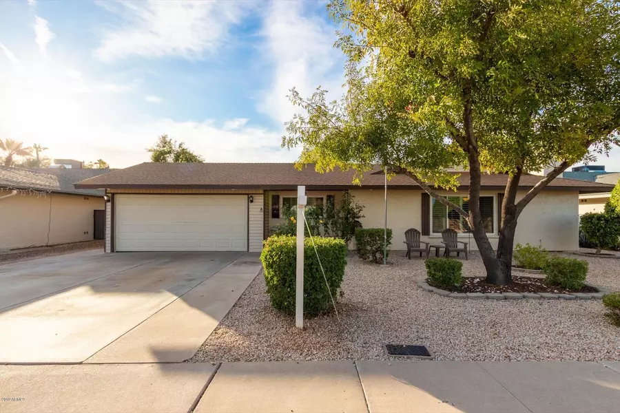 6818 S LAKESHORE Drive, Tempe, AZ 85283