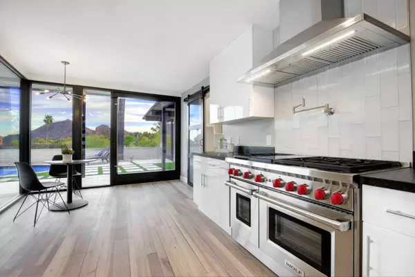 Paradise Valley, AZ 85253,7312 N LAKESIDE Lane