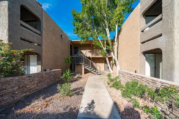 Phoenix, AZ 85018,3825 E CAMELBACK Road #183