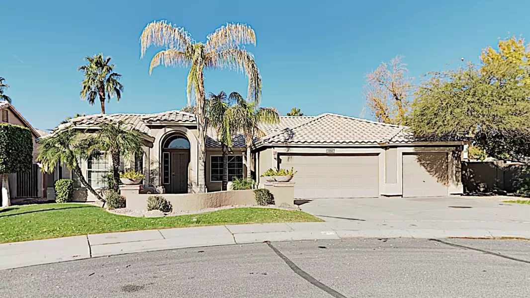 804 S LAGOON Drive, Gilbert, AZ 85233