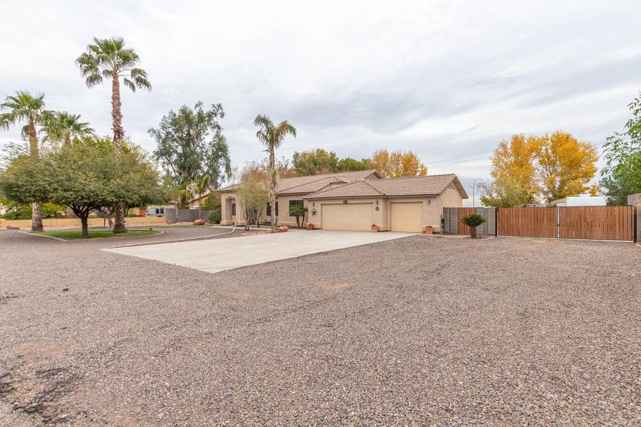 6139 N 171st Lane, Waddell, AZ 85355