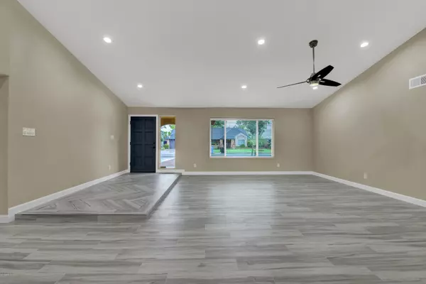 Phoenix, AZ 85032,4431 E GRANDVIEW Road