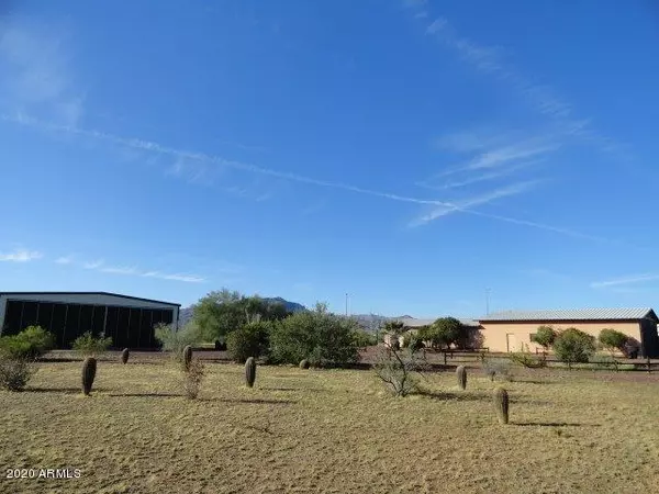 48048 N 513 Avenue, Aguila, AZ 85320