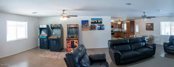 Show Low, AZ 85901,2596 ELK RUN Loop