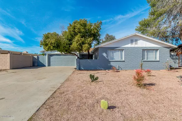 4704 S LA ROSA Drive, Tempe, AZ 85282