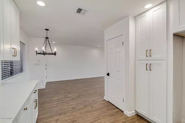 Phoenix, AZ 85032,4303 E CACTUS Road #225