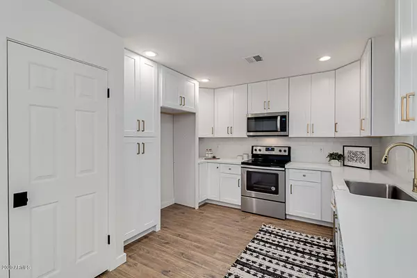 Phoenix, AZ 85032,4303 E CACTUS Road #225